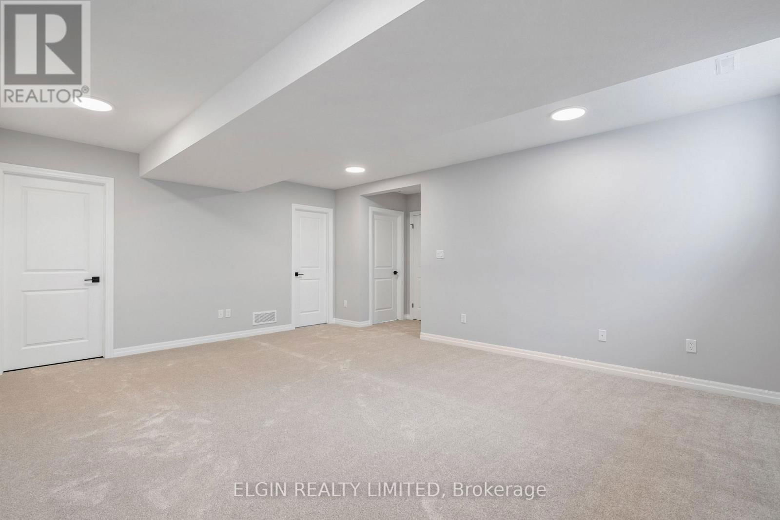 31 HEMLOCK CRESCENT Image 33