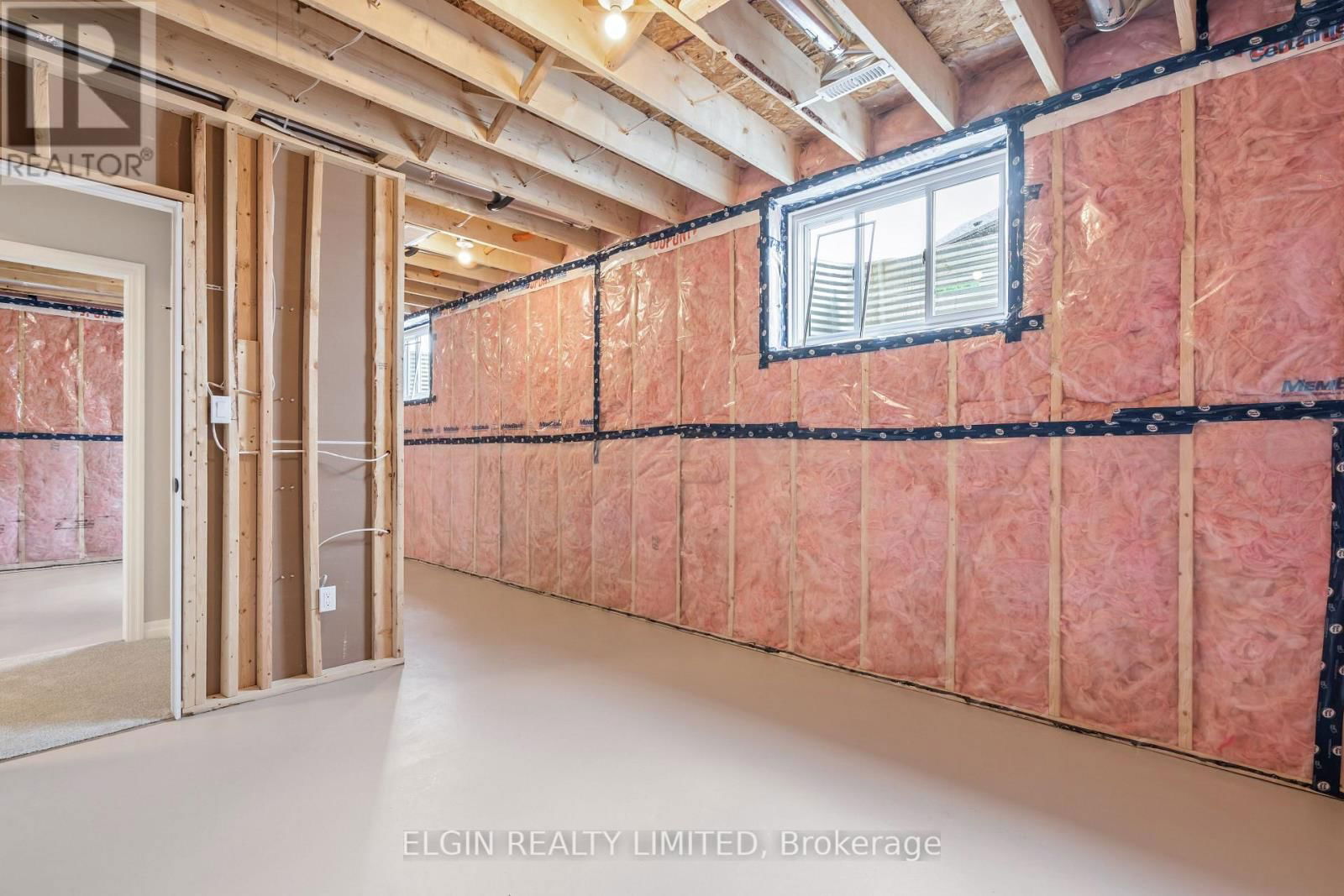 31 HEMLOCK CRESCENT Image 35