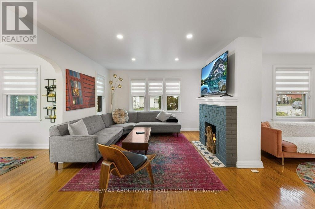 1 COLLEGE STREET Image 10
