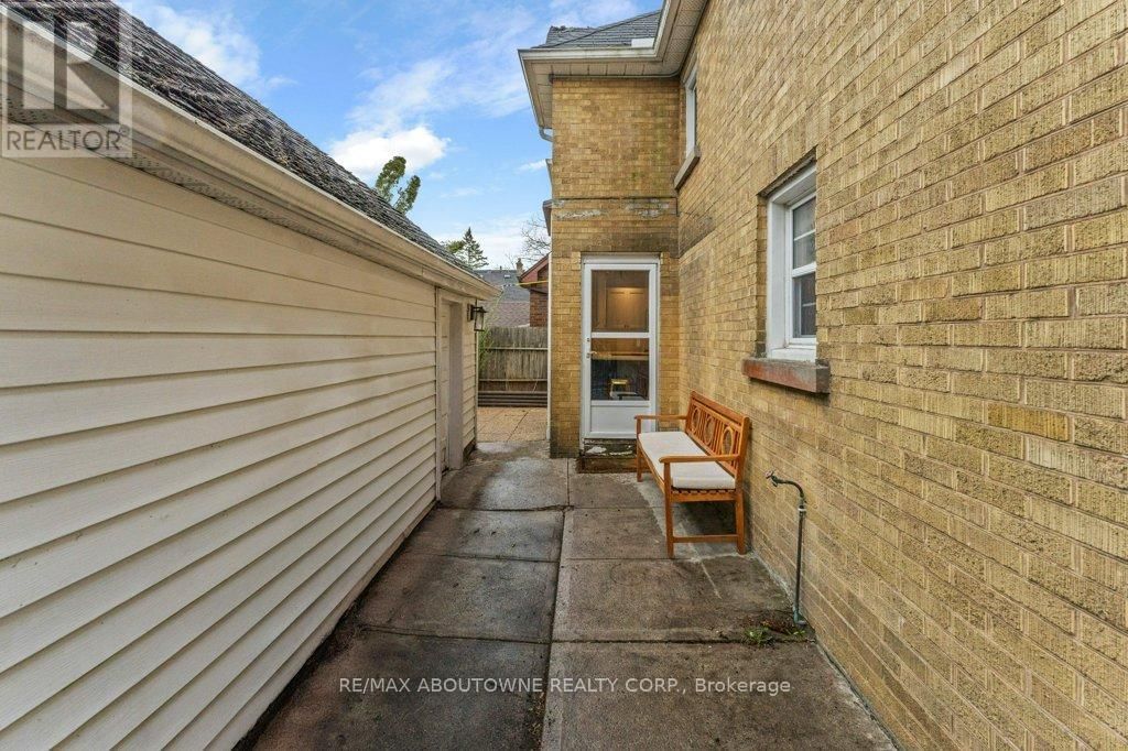 1 COLLEGE STREET Image 35