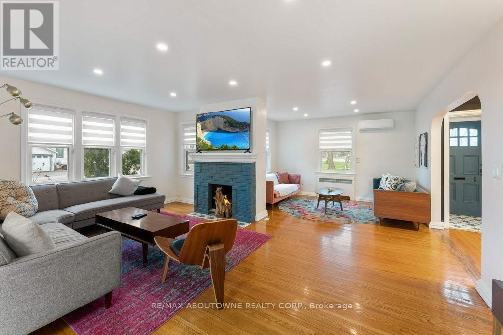 1 COLLEGE STREET Image 9