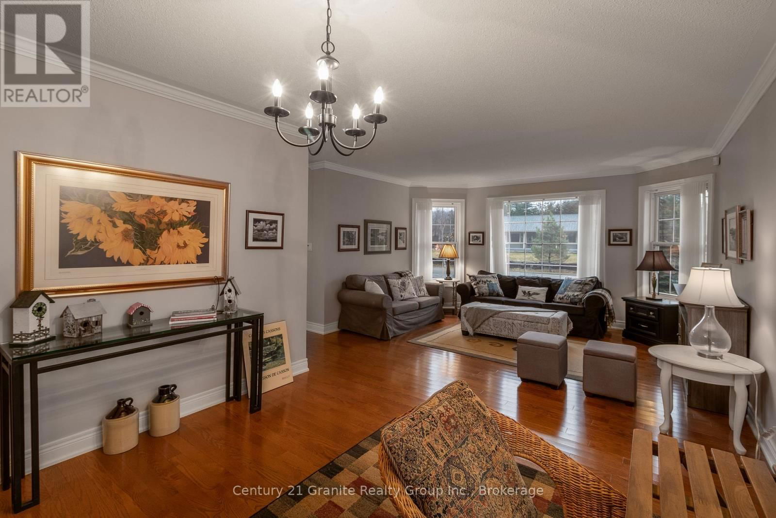 117 HALBIEM CRESCENT Image 12