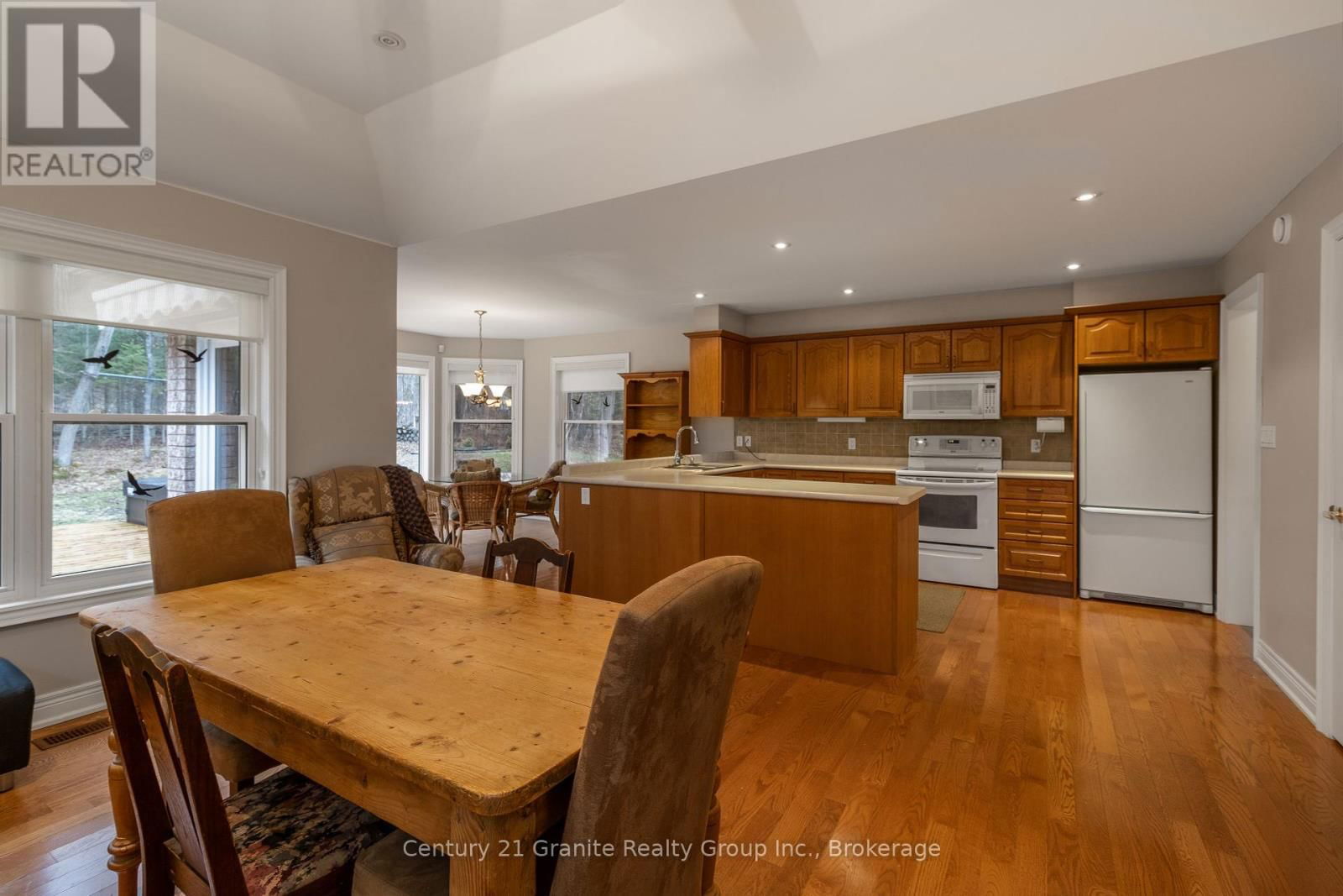 117 HALBIEM CRESCENT Image 17