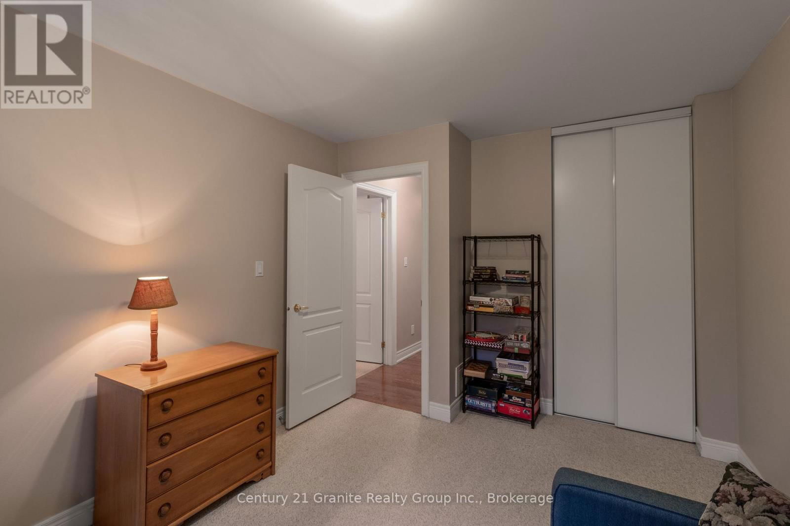 117 HALBIEM CRESCENT Image 32