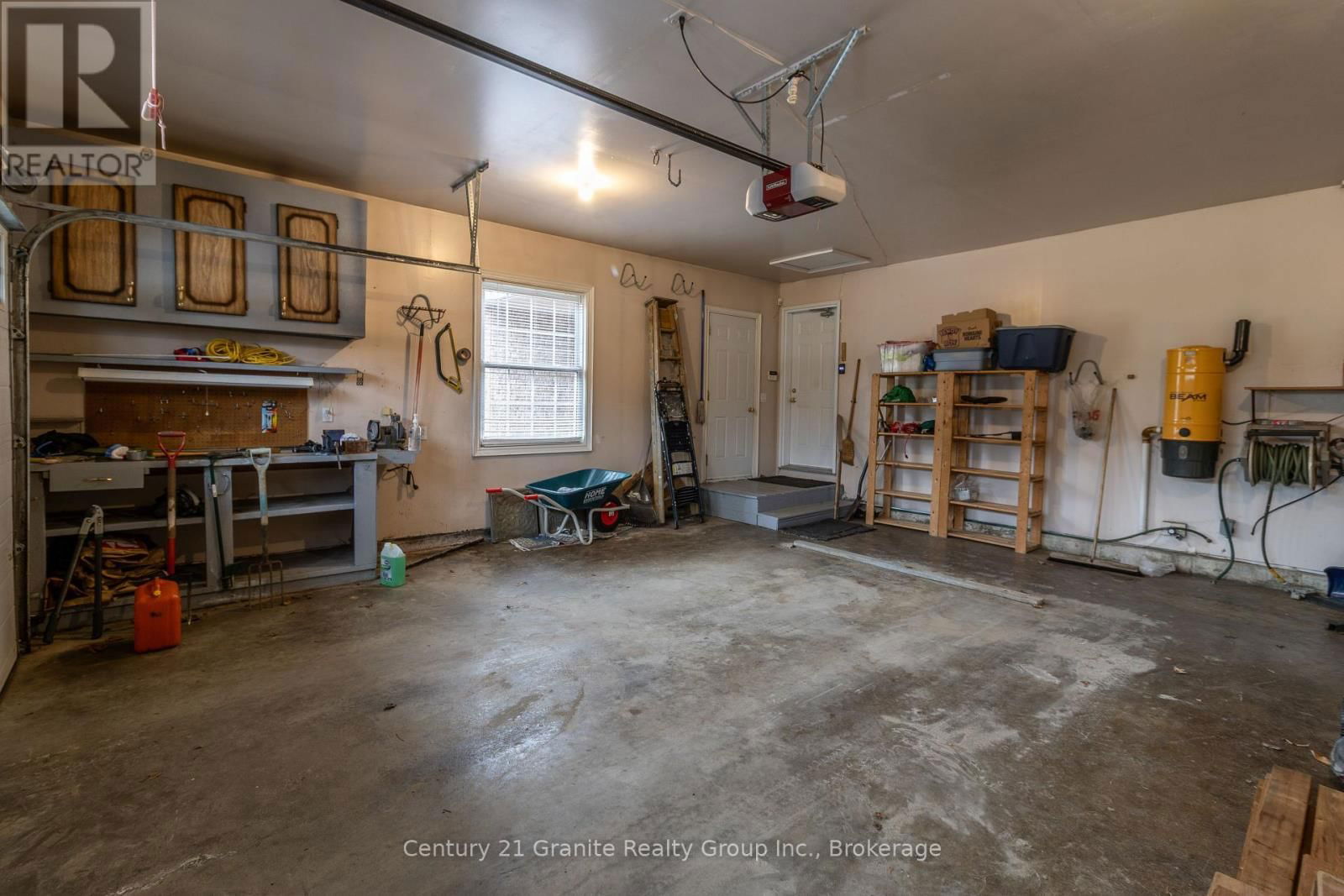 117 HALBIEM CRESCENT Image 36