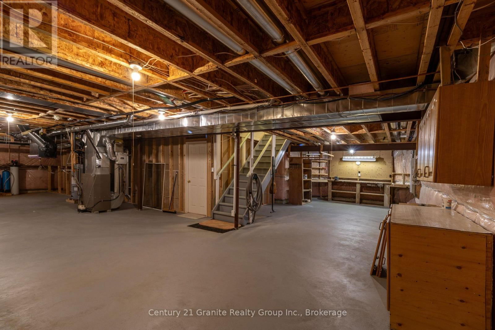 117 HALBIEM CRESCENT Image 37