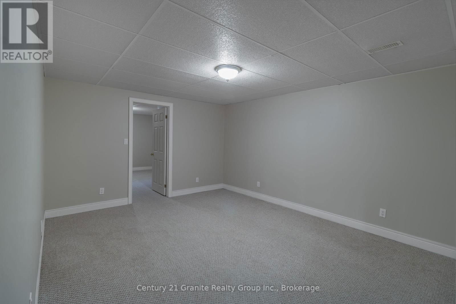 117 HALBIEM CRESCENT Image 38