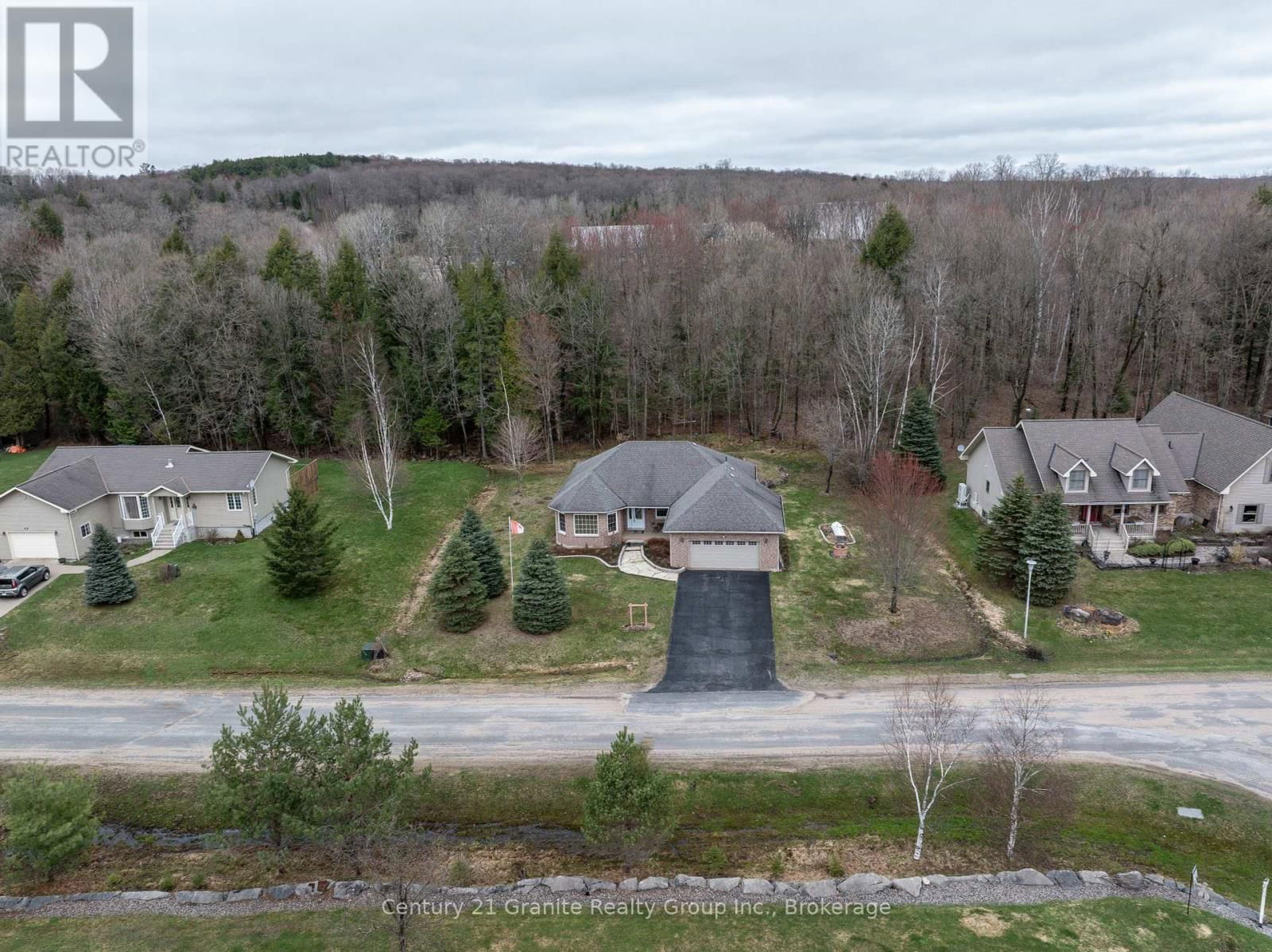 117 HALBIEM CRESCENT Image 45