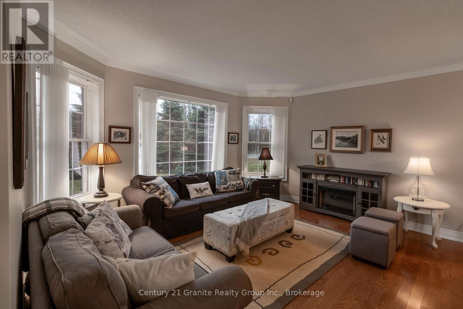 117 HALBIEM CRESCENT Image 6