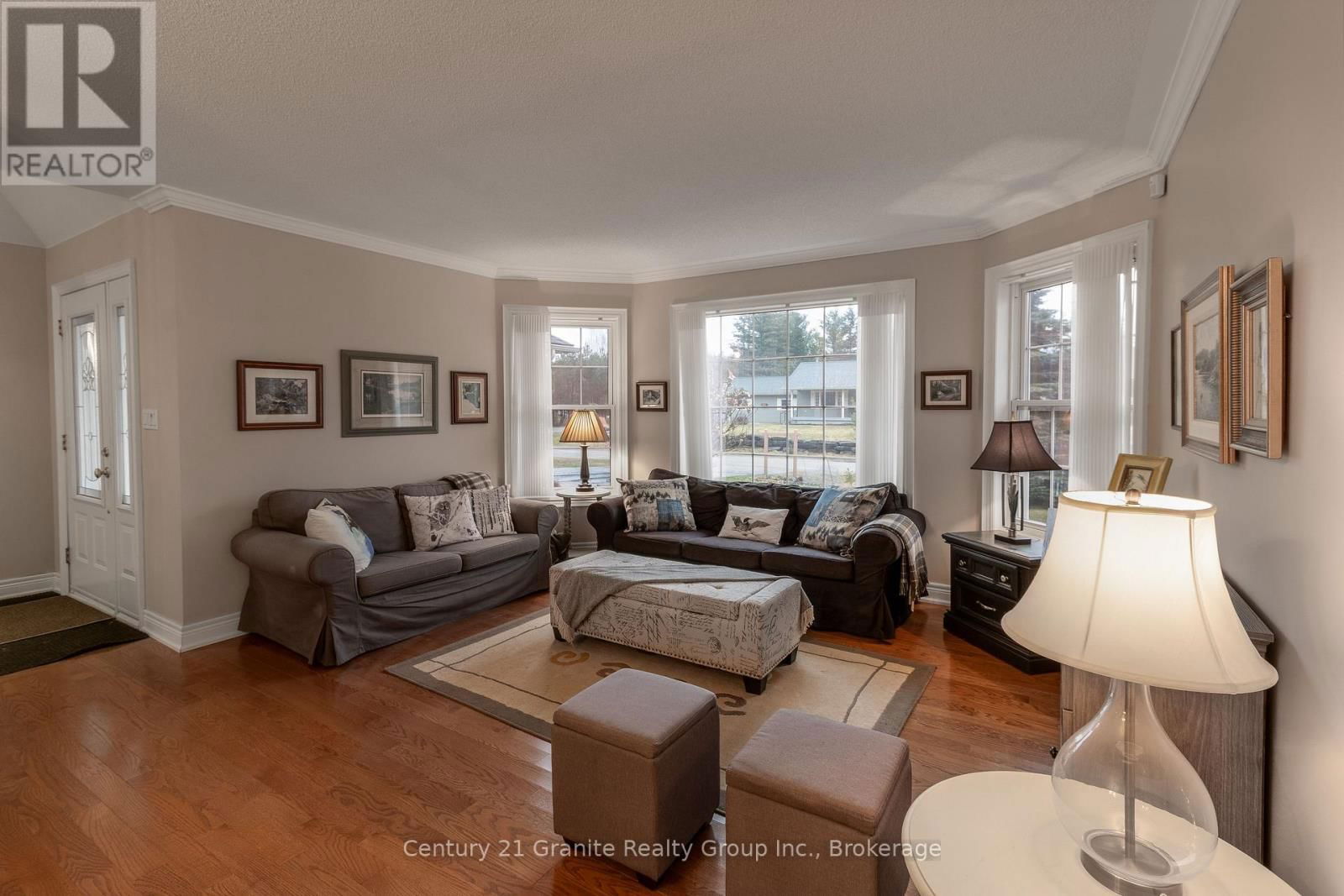 117 HALBIEM CRESCENT Image 7