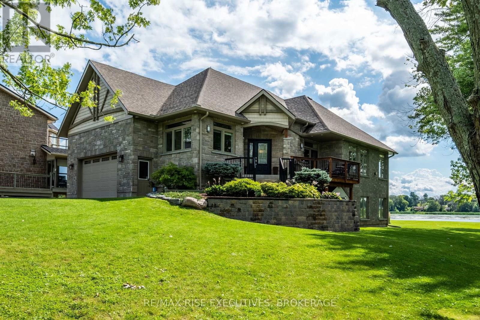 474 DUNDAS STREET Image 1