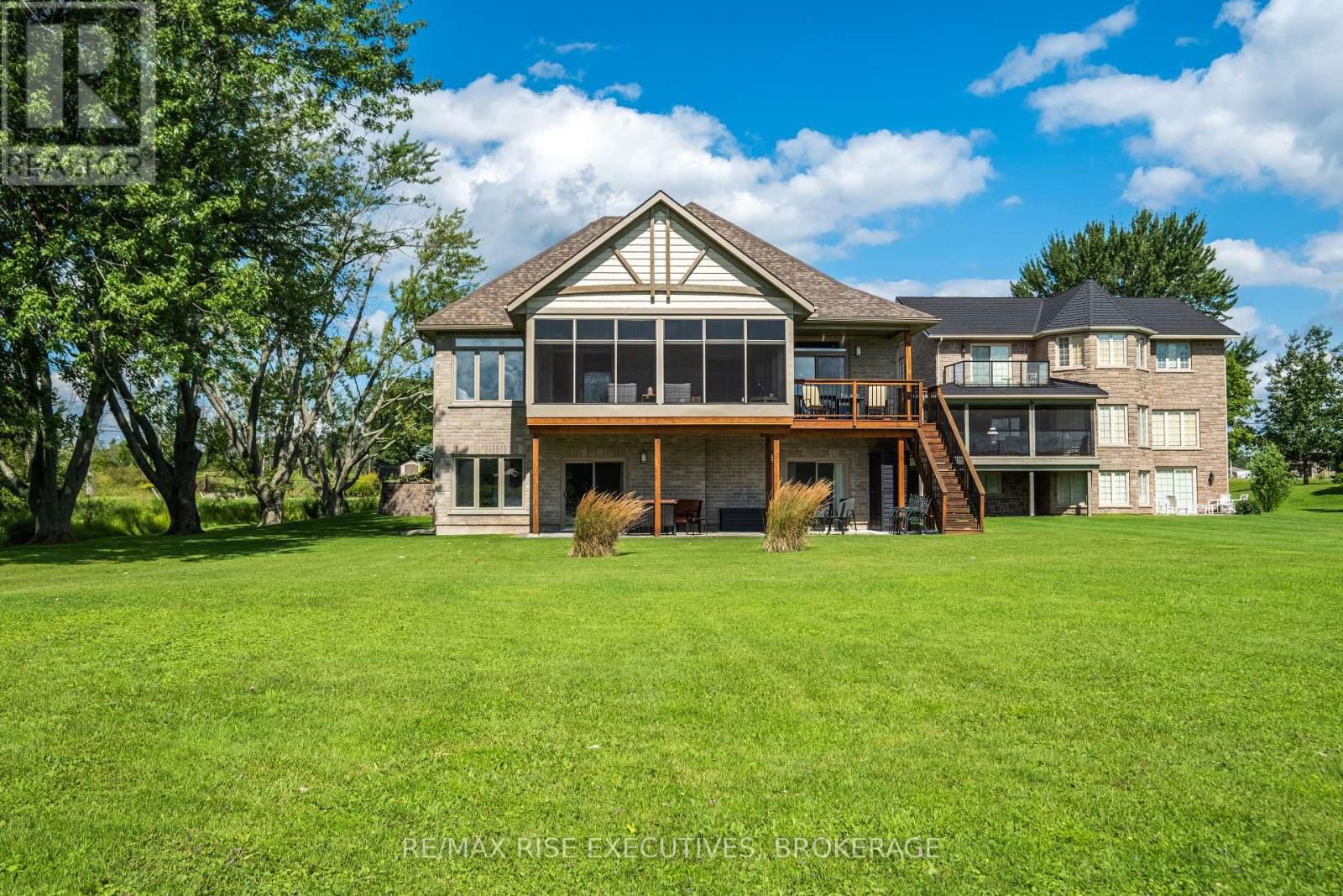 474 DUNDAS STREET Image 11