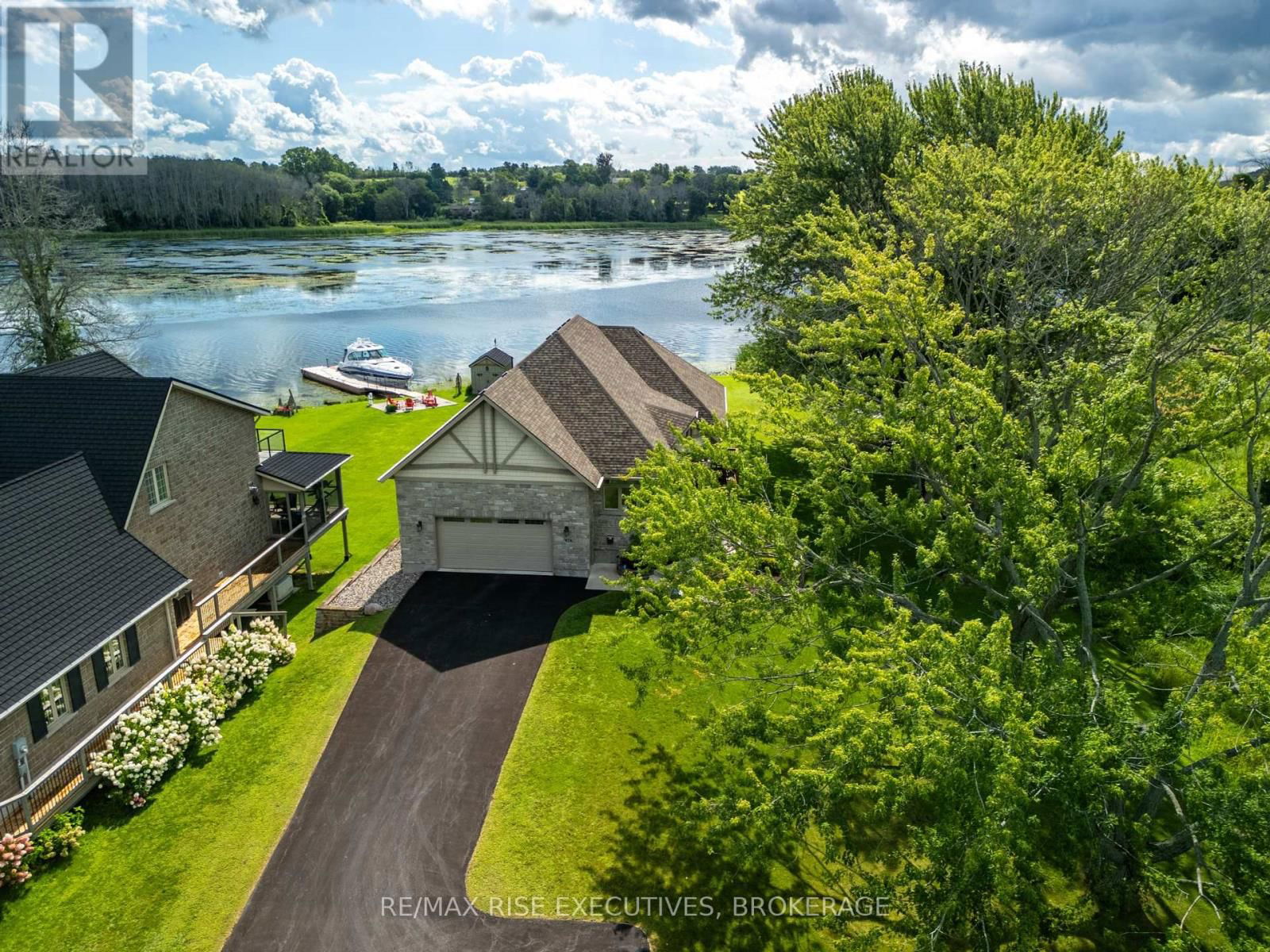 474 DUNDAS STREET Image 14