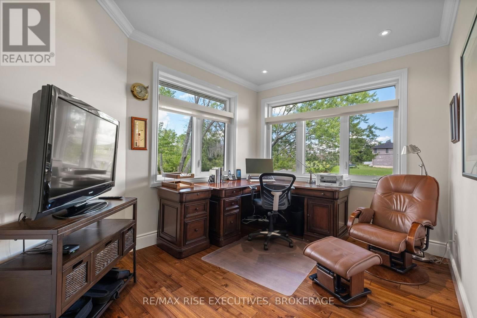 474 DUNDAS STREET Image 22