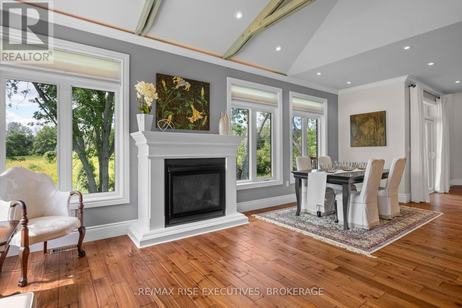 474 DUNDAS STREET Image 25