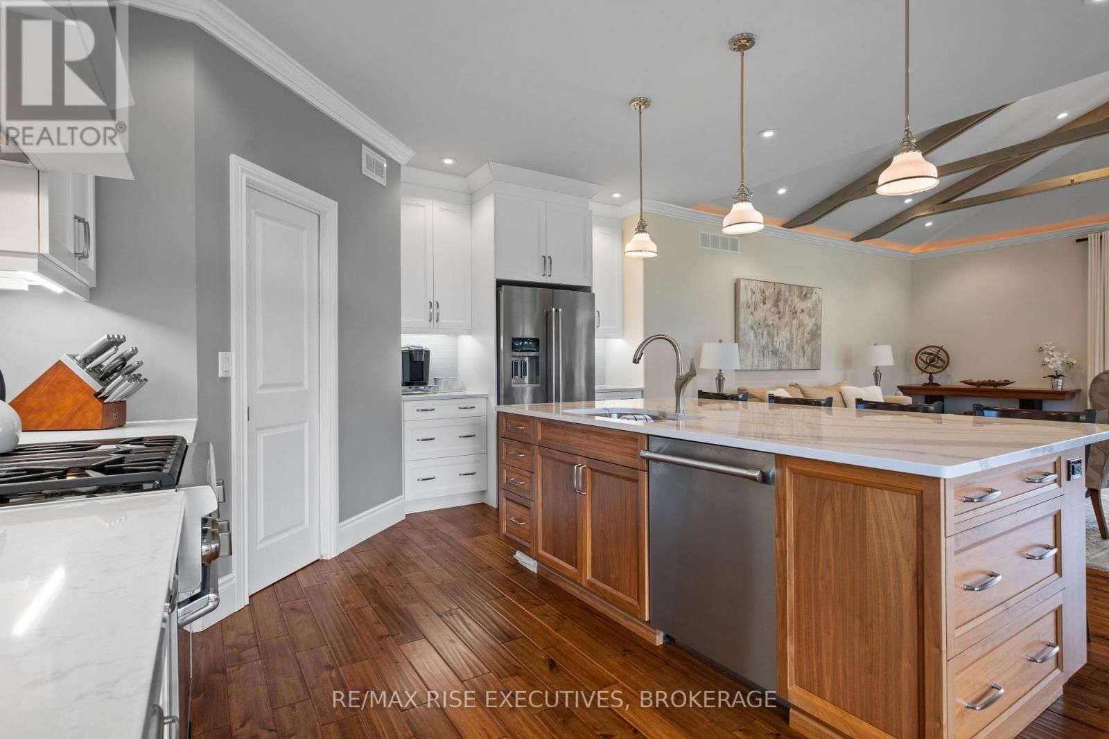 474 DUNDAS STREET Image 28