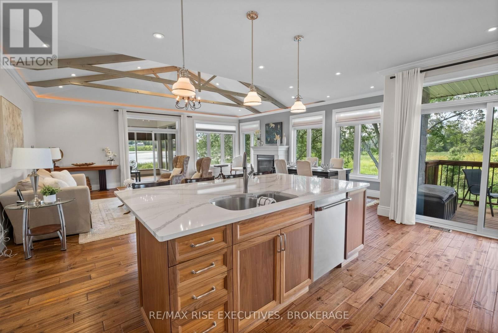 474 DUNDAS STREET Image 29