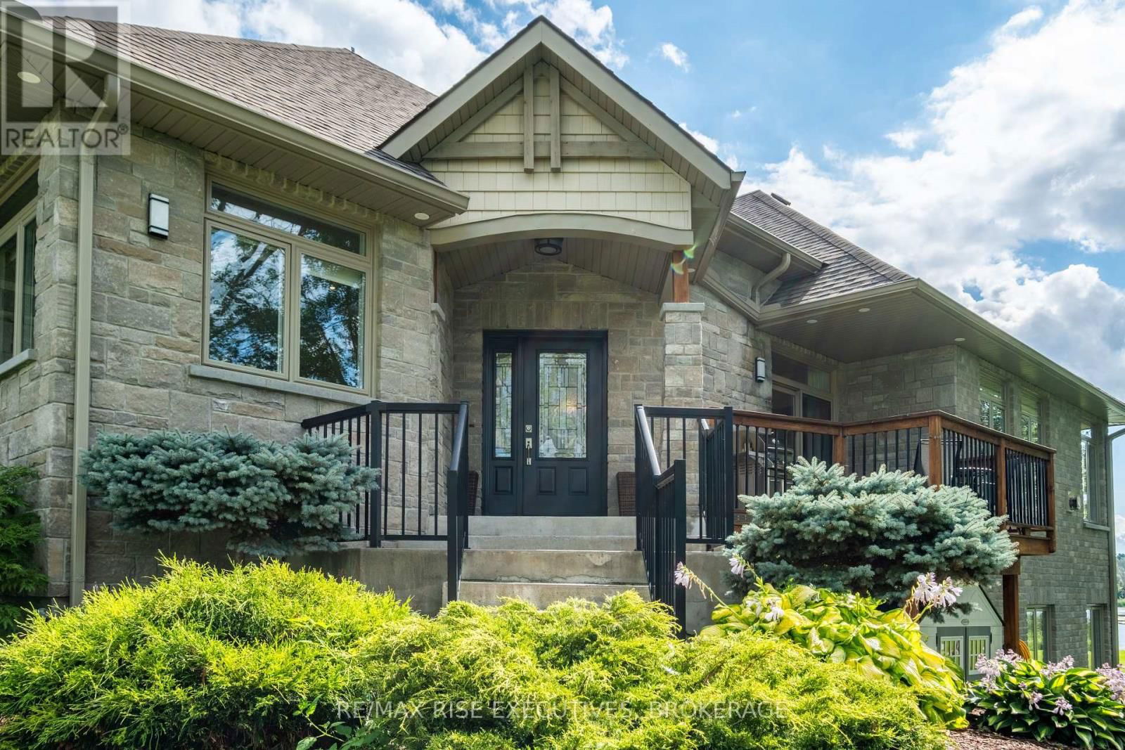 474 DUNDAS STREET Image 3