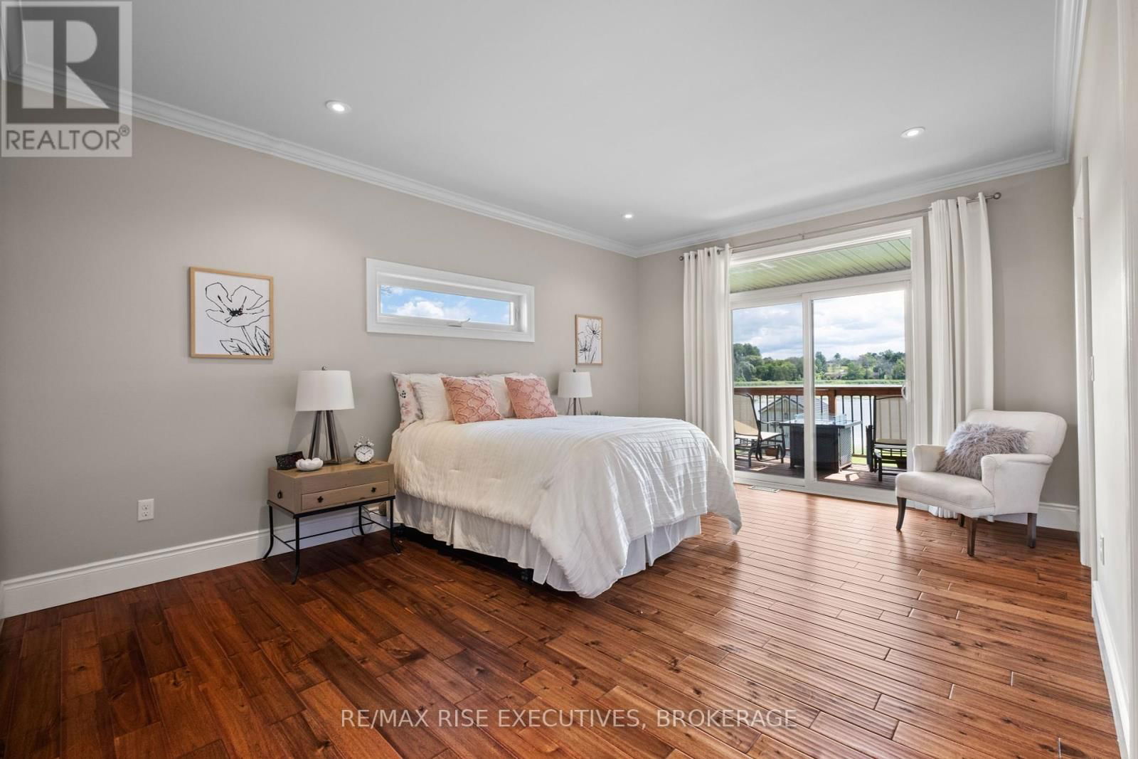 474 DUNDAS STREET Image 34