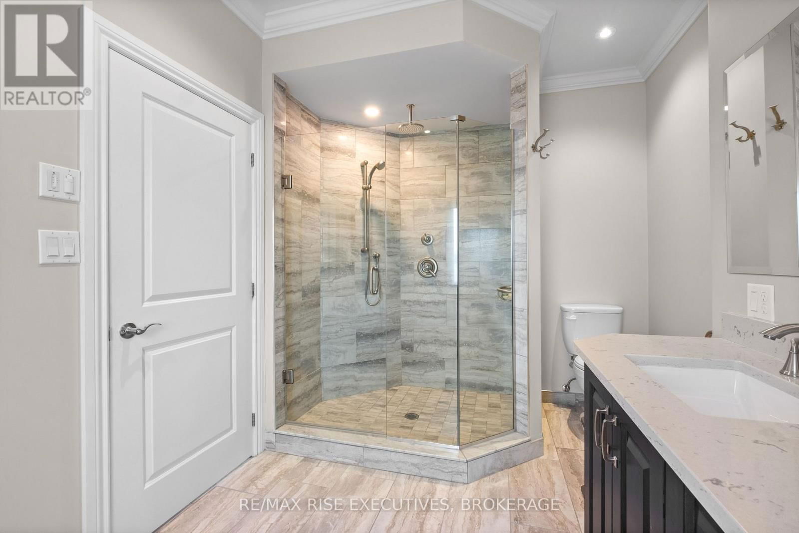 474 DUNDAS STREET Image 37