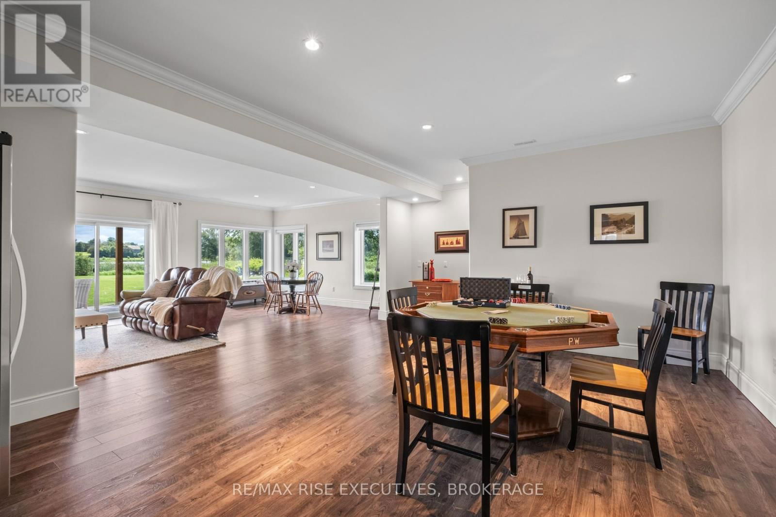 474 DUNDAS STREET Image 38