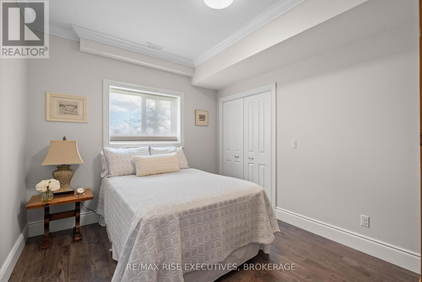 474 DUNDAS STREET Image 41