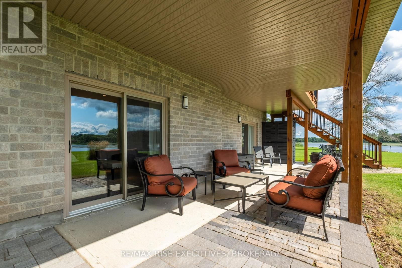 474 DUNDAS STREET Image 6
