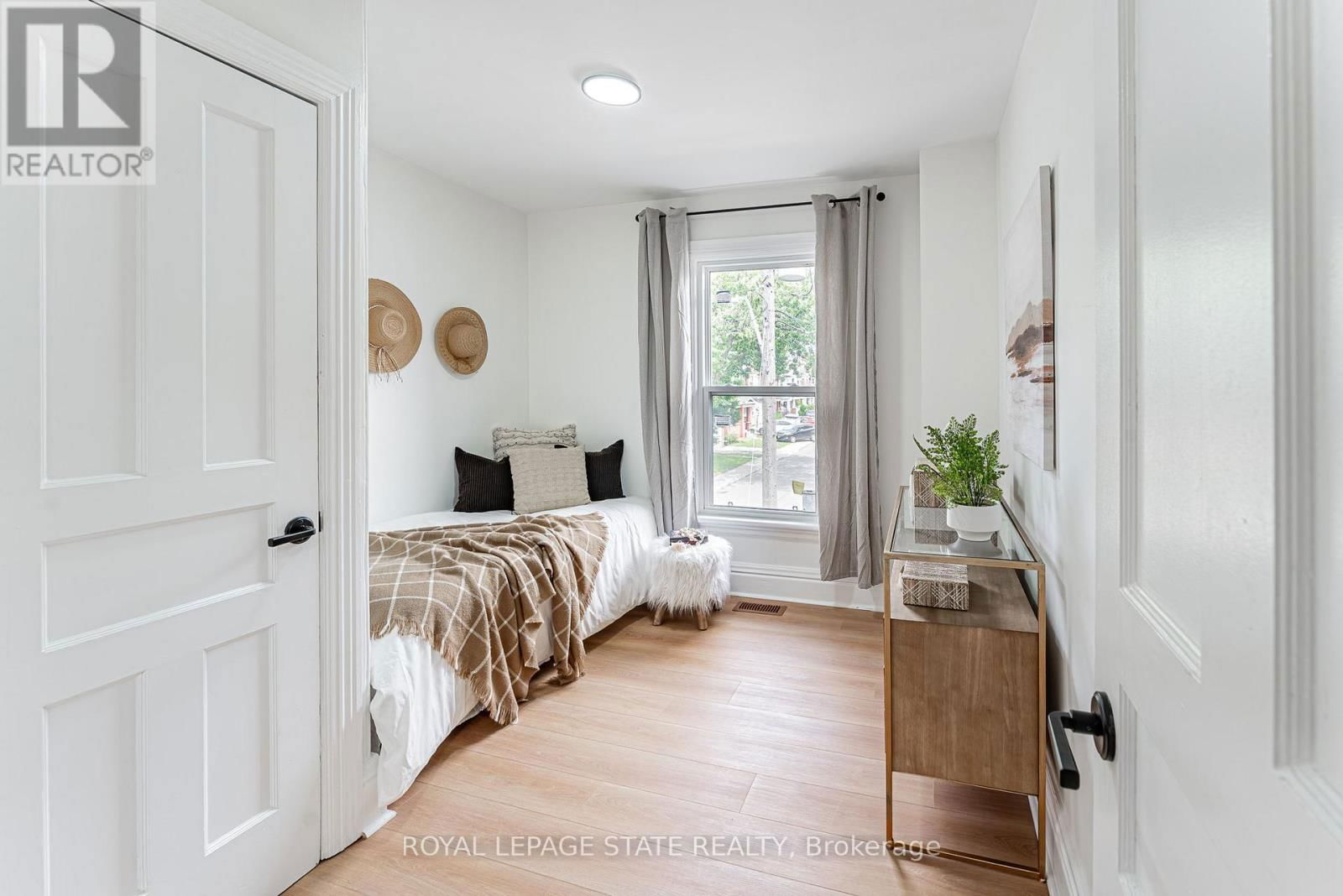 15 BARNESDALE AVENUE NORTH Image 20