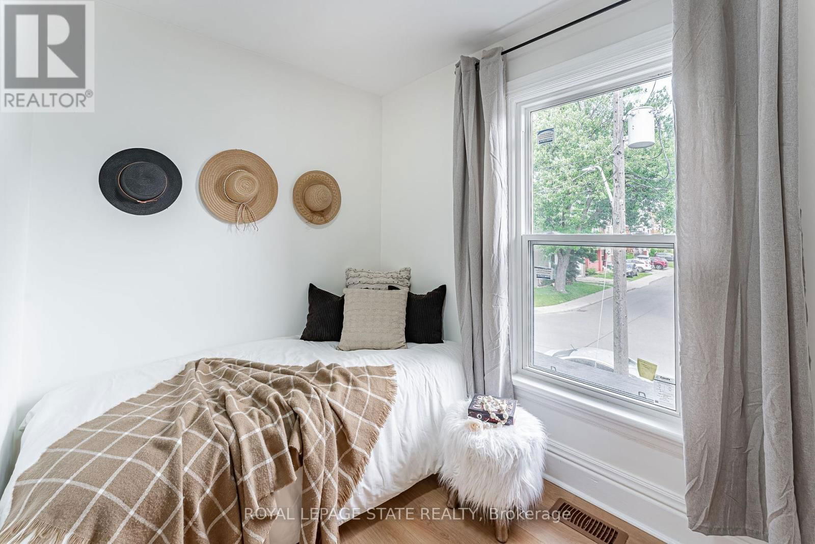 15 BARNESDALE AVENUE NORTH Image 21
