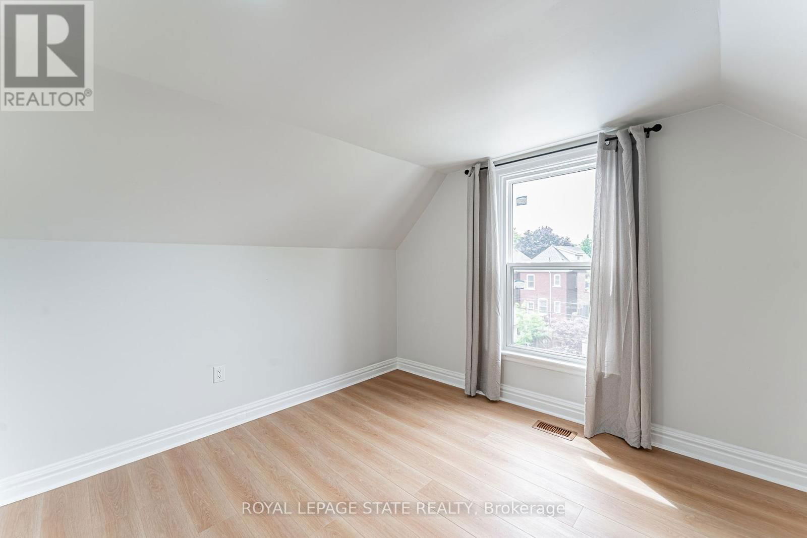 15 BARNESDALE AVENUE NORTH Image 28