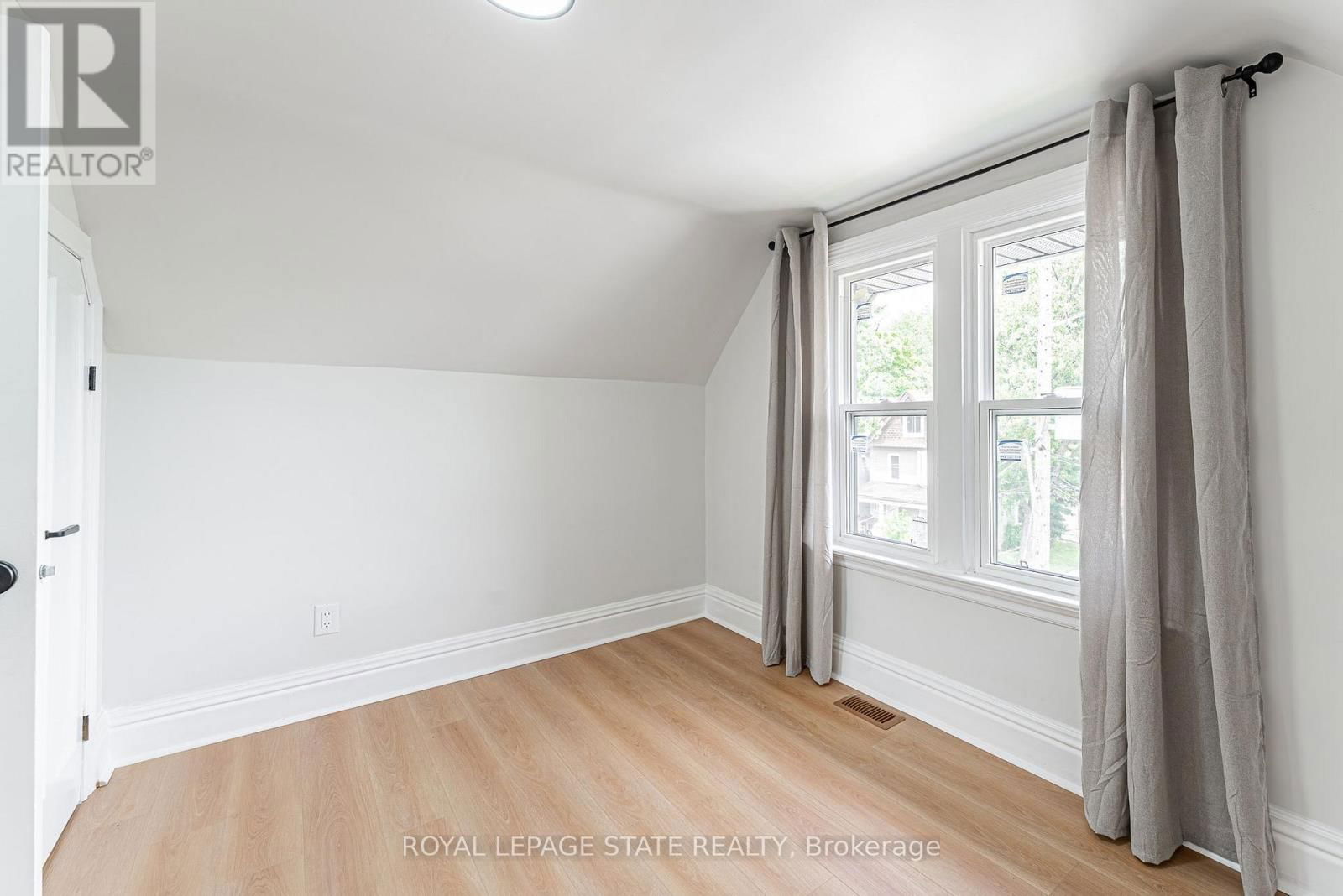 15 BARNESDALE AVENUE NORTH Image 32