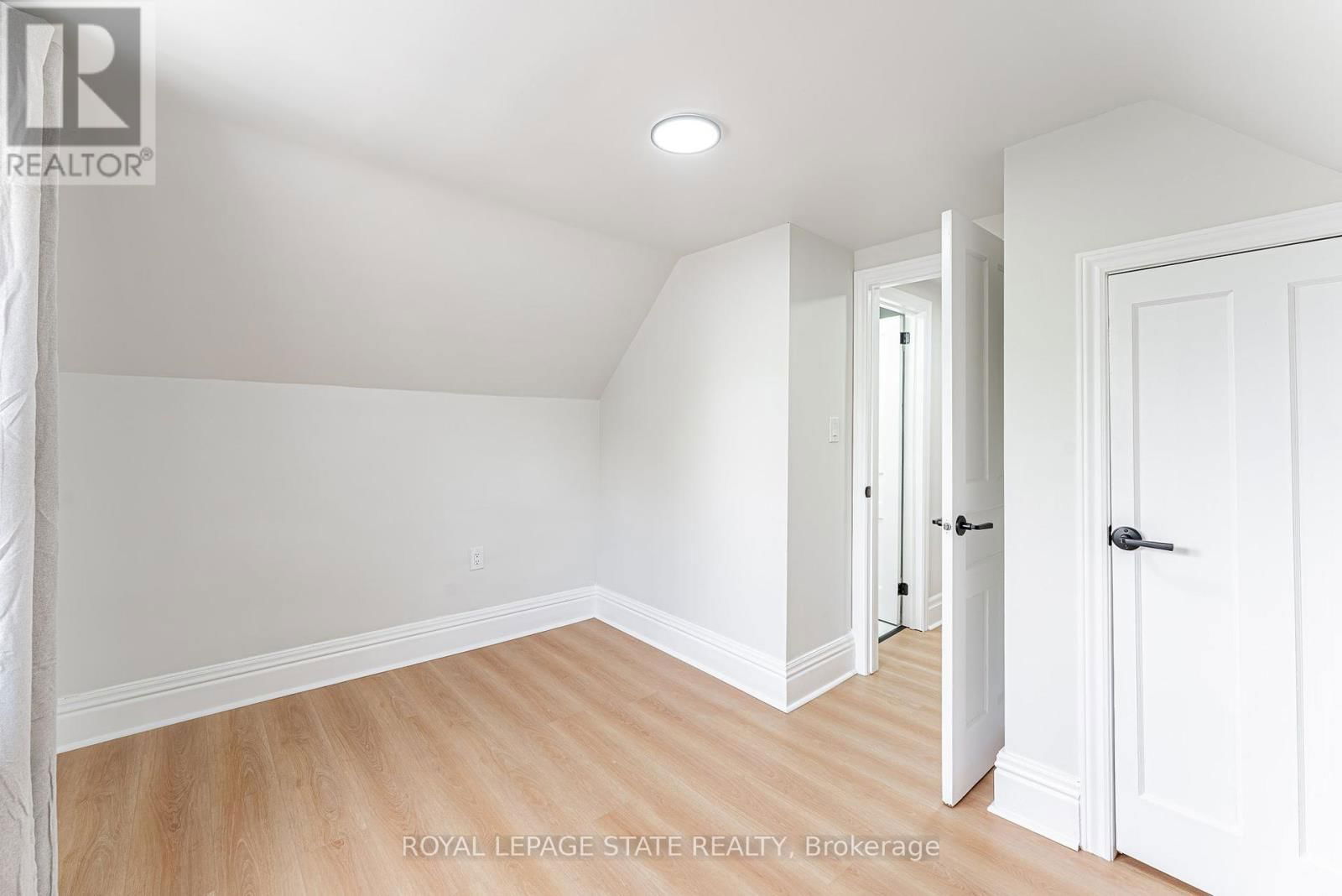 15 BARNESDALE AVENUE NORTH Image 33