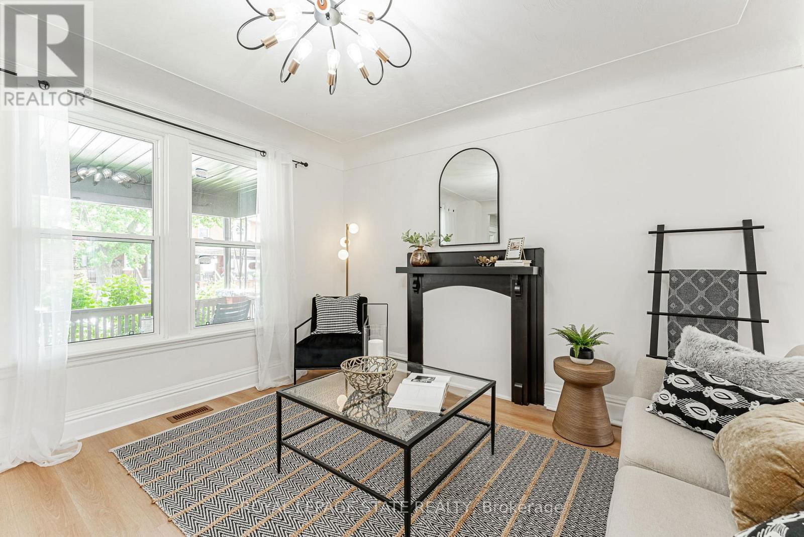 15 BARNESDALE AVENUE NORTH Image 9