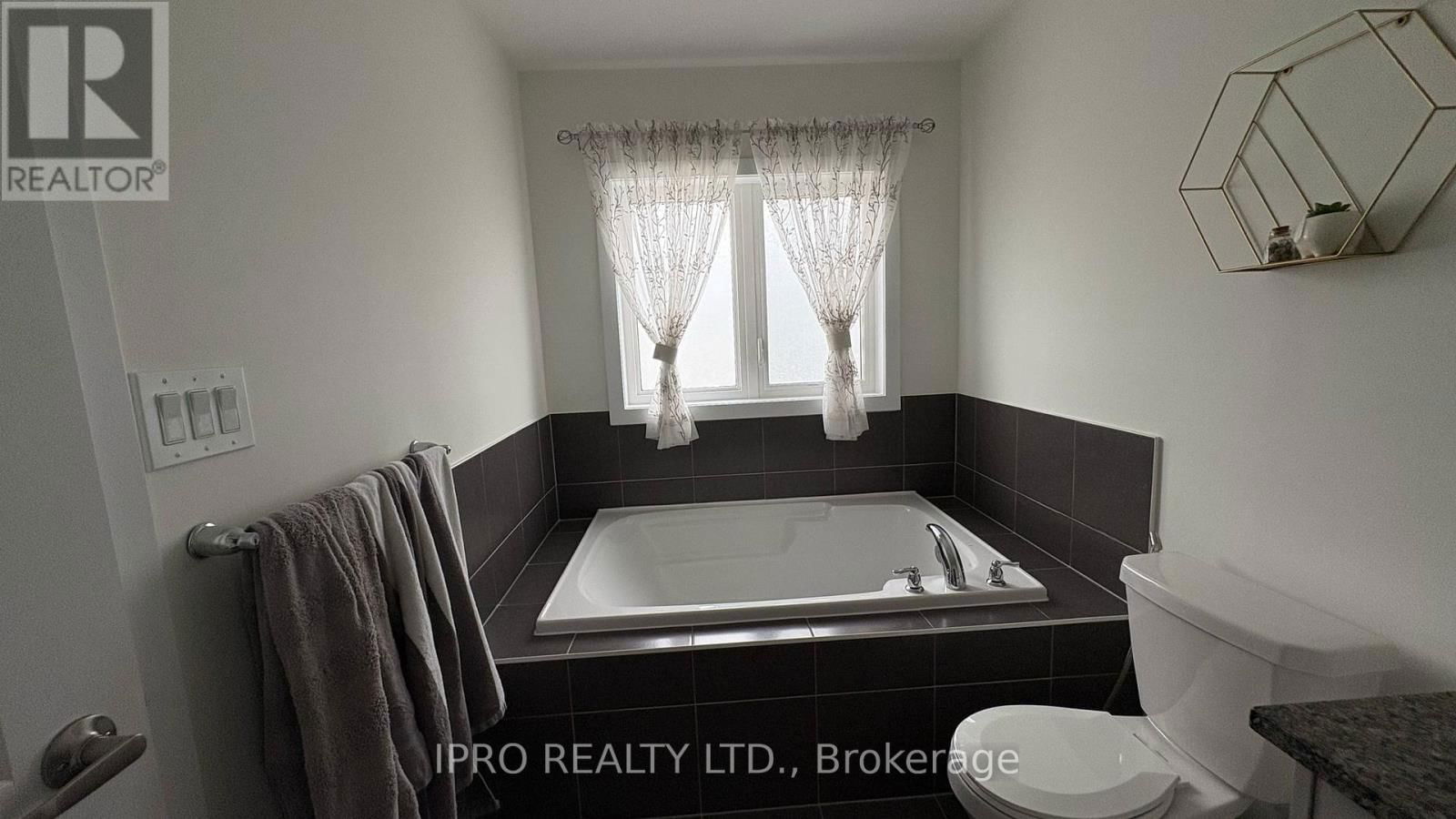 10 WINTERGREEN CRESCENT Image 19