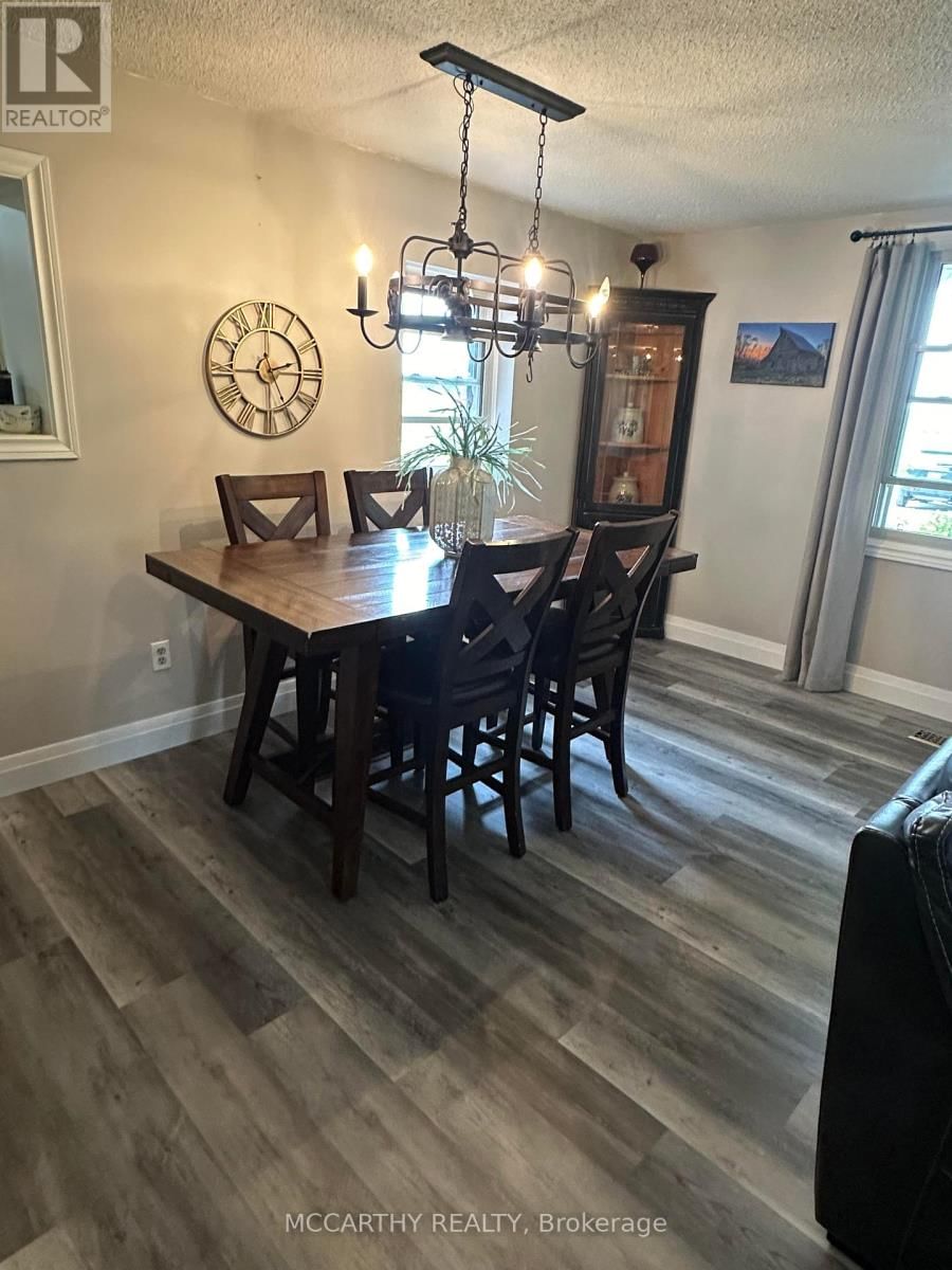 436139 4TH LINE Image 8