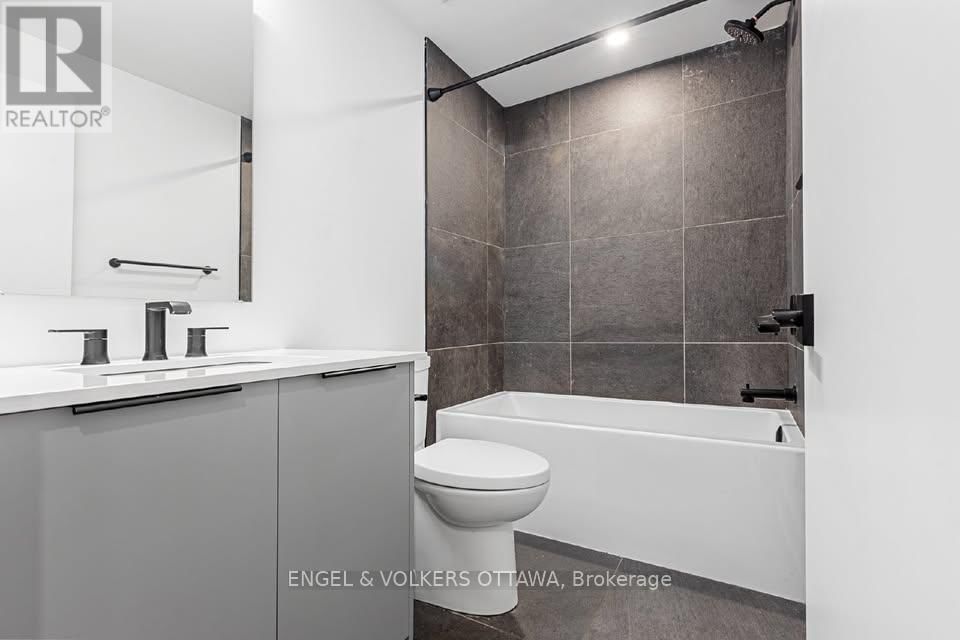 B - 866 WOODROFFE AVENUE Image 10