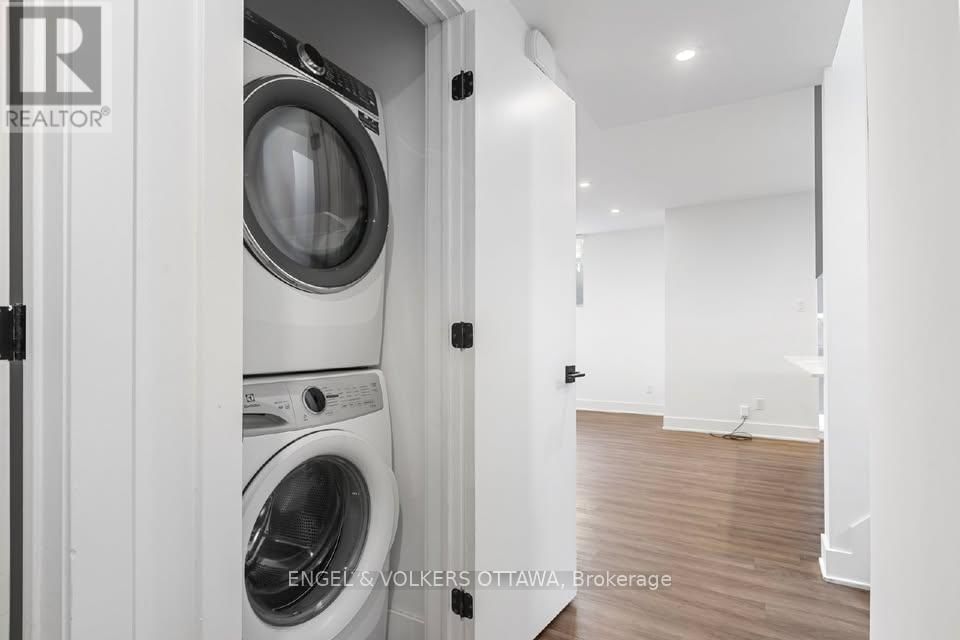 B - 866 WOODROFFE AVENUE Image 11