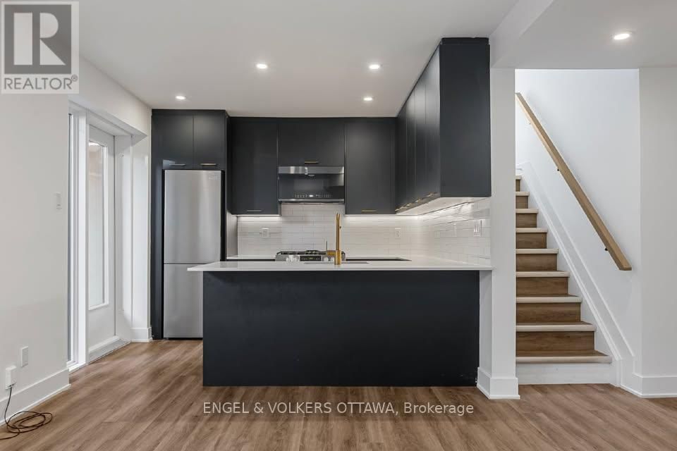 B - 866 WOODROFFE AVENUE Image 5