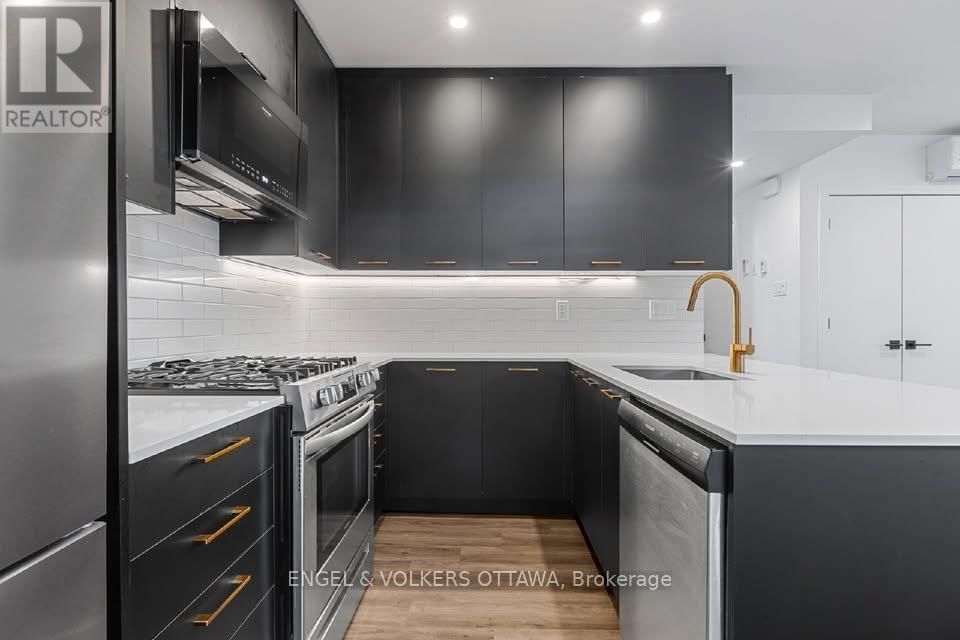 B - 866 WOODROFFE AVENUE Image 6