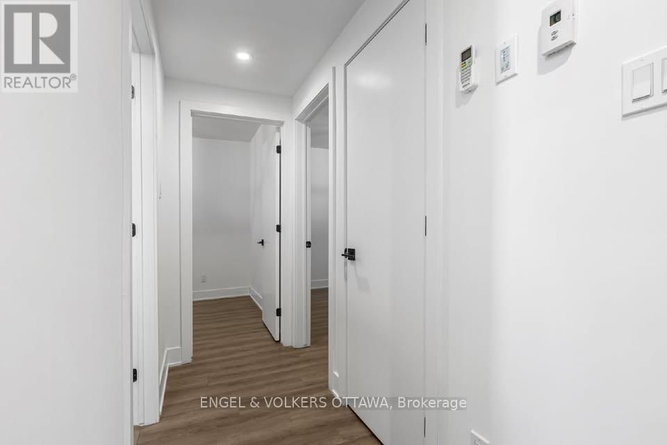 B - 866 WOODROFFE AVENUE Image 7