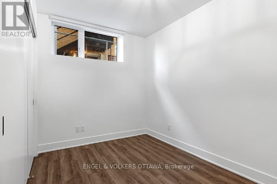 B - 866 WOODROFFE AVENUE Image 8