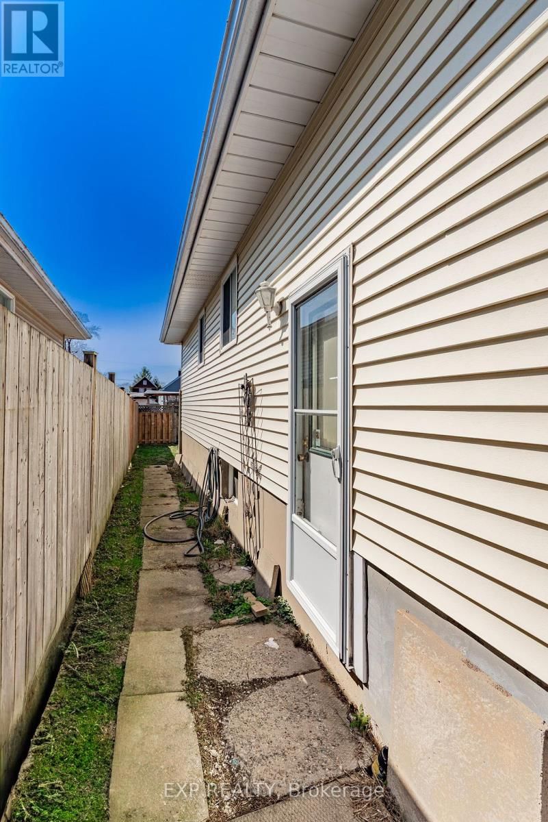 LOWER - 90 COMMERCIAL STREET Image 19