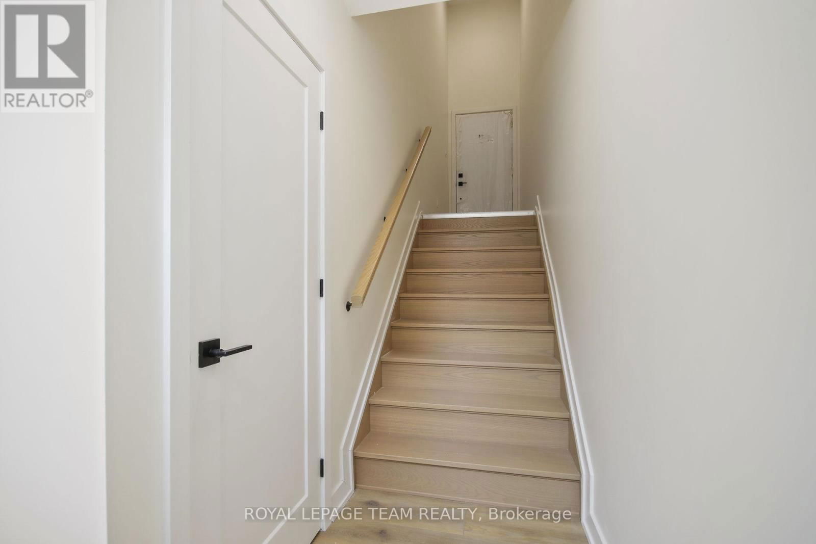 B/B2 - 241 BREEZEHILL AVENUE SOUTH Image 30