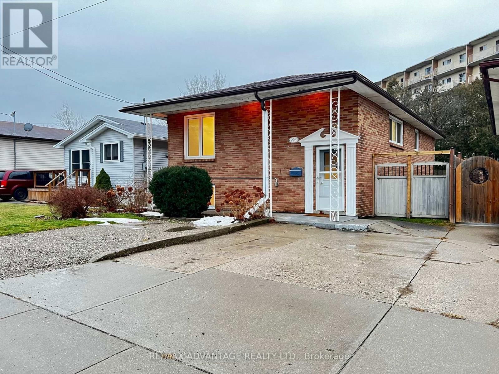1 Upper - 296 PHYLLIS STREET Image 1