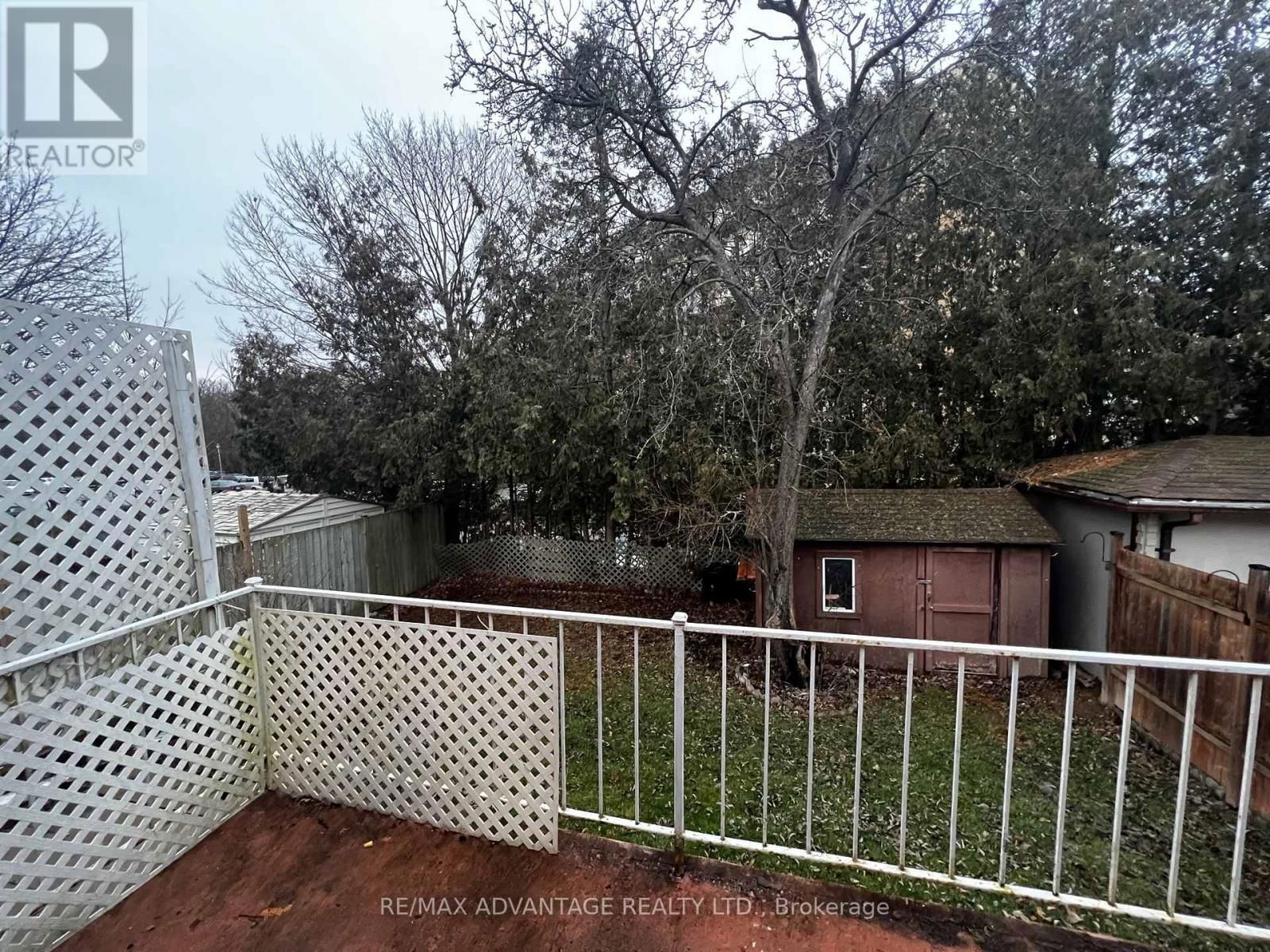 1 Upper - 296 PHYLLIS STREET Image 10