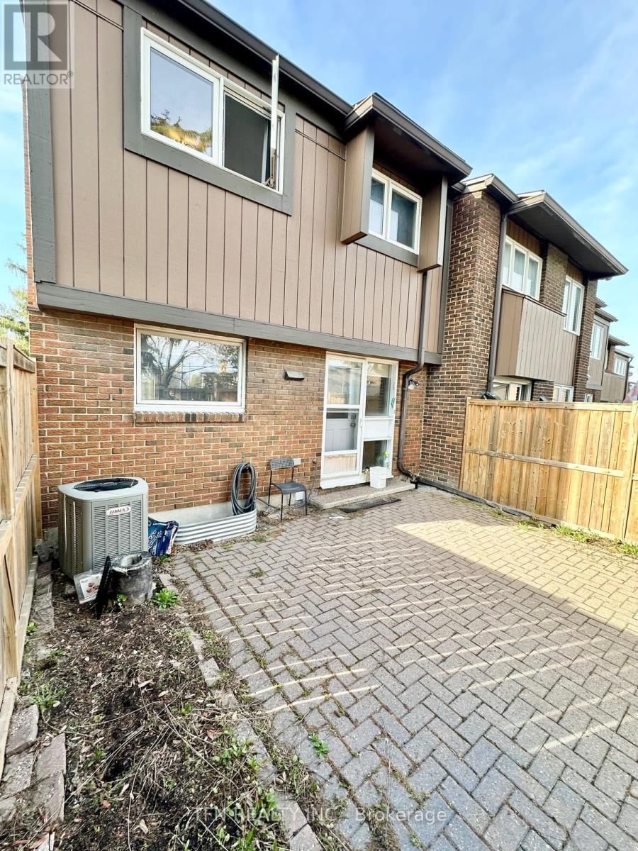 76 - 2111 MONTREAL ROAD Image 22