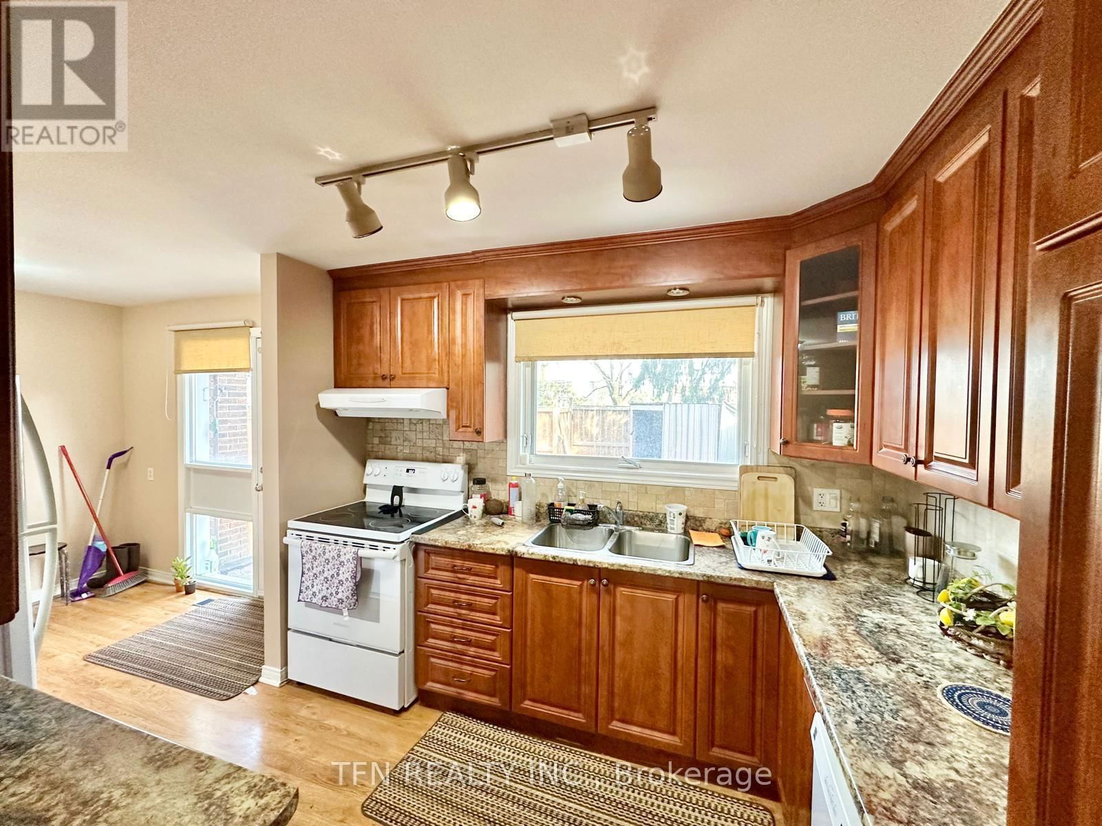 76 - 2111 MONTREAL ROAD Image 7