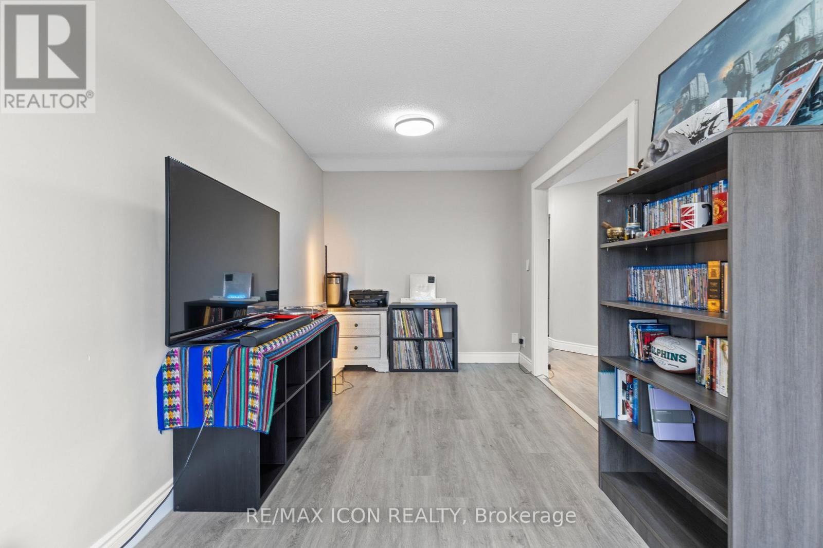 210 - 30 HUGO CRESCENT Image 10