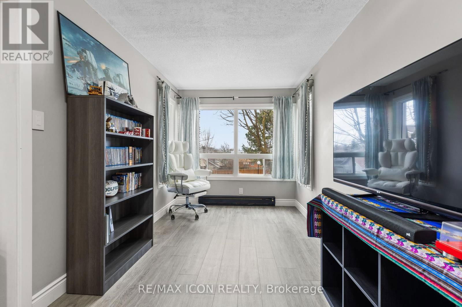 210 - 30 HUGO CRESCENT Image 11