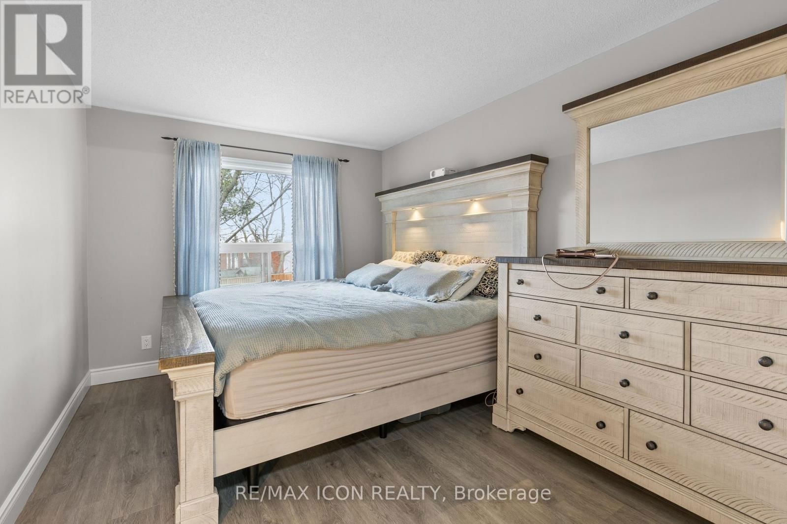 210 - 30 HUGO CRESCENT Image 12